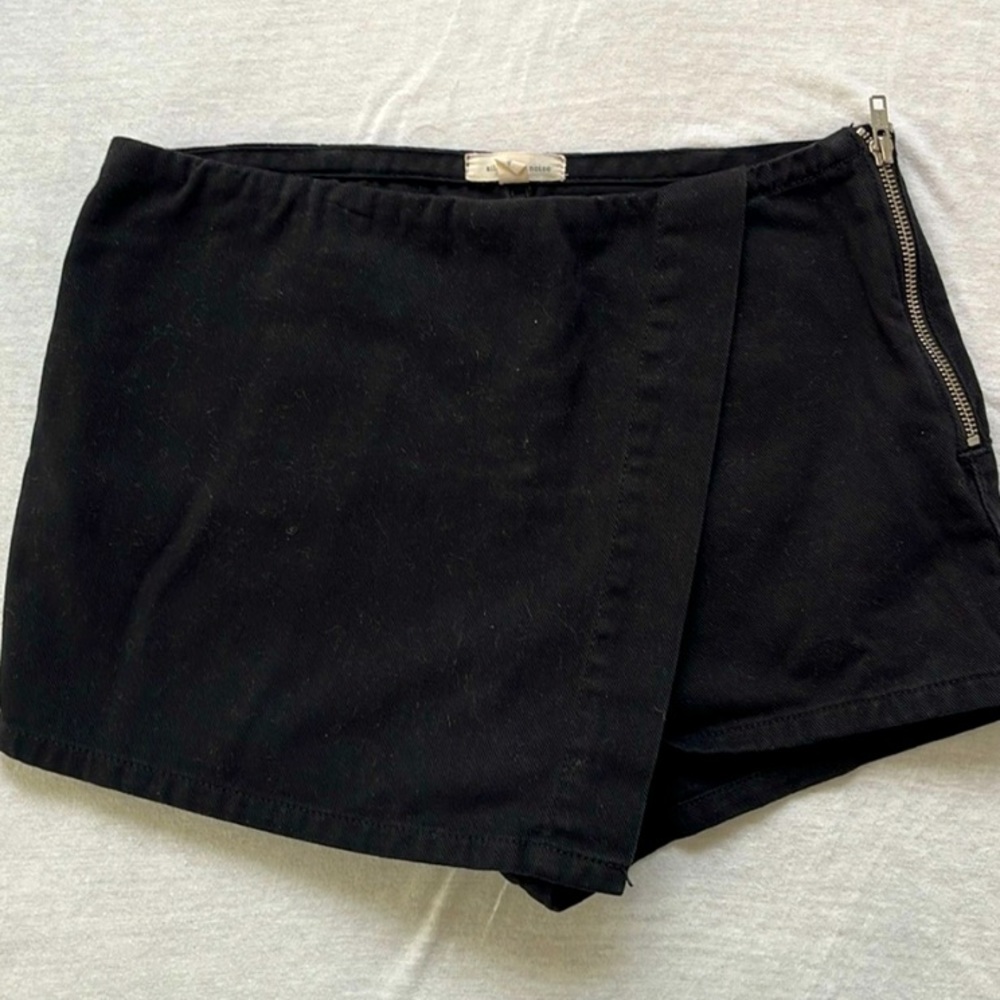 Urban Outfitters Silence + Noise Skort in Black w/ Side Zip
